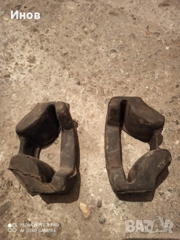 ЗИЛ НОВИ Тампони за петите на двигателя към шасито 