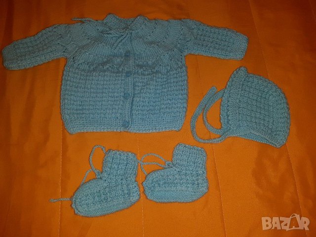 Бебешки комплект ръчно плетиво , снимка 1 - Жилетки и елечета за бебе - 31048155