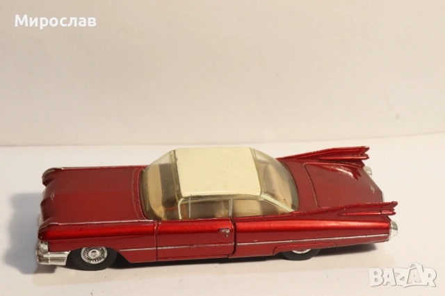 1:43 DINKY MATCHBOX CADILLAC КОЛИЧКА МОДЕЛ, снимка 2 - Колекции - 53378176
