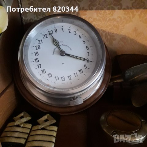 Корабен часовник от съветска подводница. Произведен в СССР през 50 те.