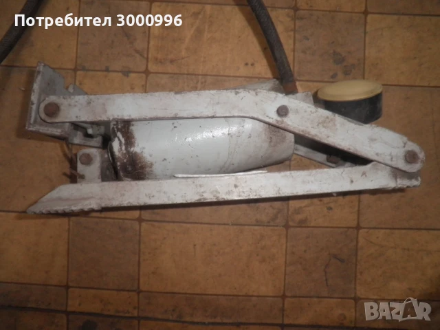 Продавам  крачна  помпа  за  помпане  на  гуми  ., снимка 2 - Аксесоари и консумативи - 50761763