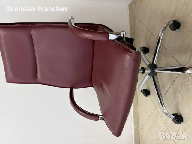 Продавам 2 бр. офисни стола