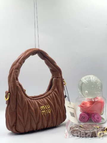 чанти Miu Miu , снимка 12 - Чанти - 49163794