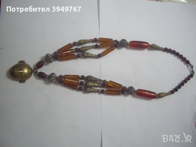 Стар интересен гердан.