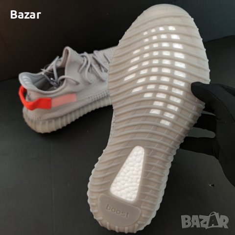 Нови Оригинални Обувки Adidas Yeezy Boost Размер 44 2/3 изключително удобни маратонки , снимка 12 - Спортни обувки - 40430235
