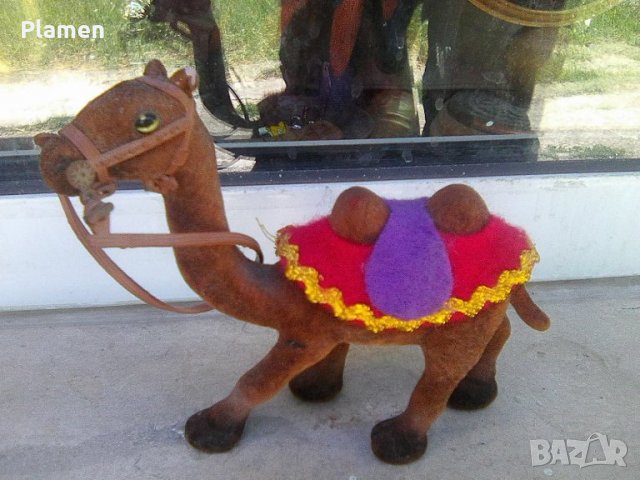 Стара двугърба камила сувенир
