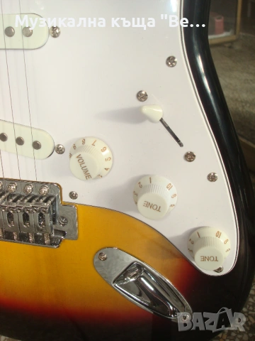 Електрическа китара с кабел и тремоло, снимка 3 - Китари - 47839432