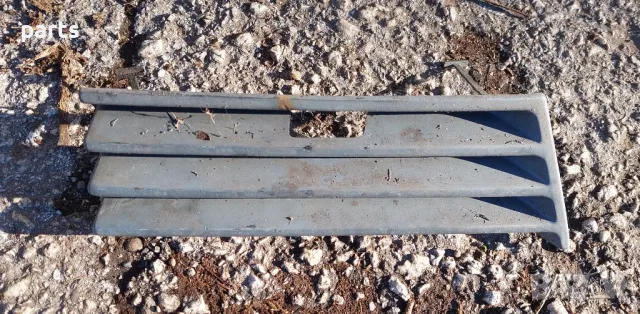 Дясна Решетка Предна Броня Мерцедес Е класа W210 (2), снимка 3 - Части - 48636593