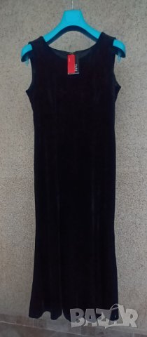 Черна официална кадифена рокля.