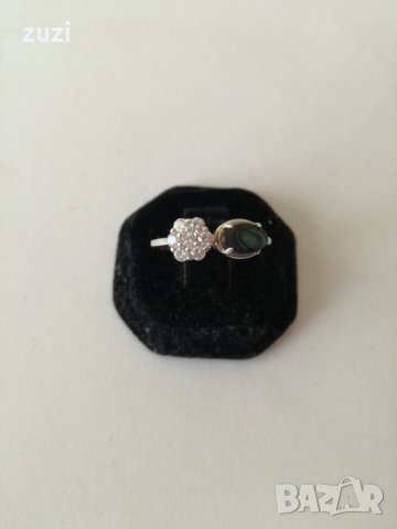Сребърен пръстен с цвете с цирконий и седеф. Сребро проба 925.