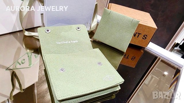 Van Cleef & Arpels VCA Пълен Комплект Кутия / Плик и Сертификат Колие, снимка 4 - Колиета, медальони, синджири - 53239099