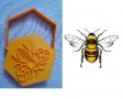 Пчела печат с резец шестоъгълник пластмасов форма фондан тесто бисквитки, снимка 1 - Форми - 29957261