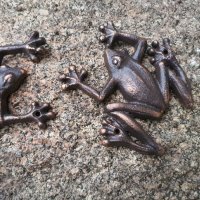 Лот масивни чугунени жаби, 660гр, снимка 3 - Градински мебели, декорация  - 31659252