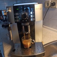Кафеавтомат Делонги Магнефика S работи отлично и прави хубаво кафе с каймак и капучино , снимка 1 - Кафемашини - 38840614
