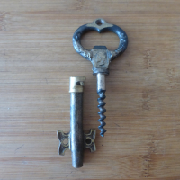 Тирбушон отварачка Ключ бронз, снимка 1 - Антикварни и старинни предмети - 44658454