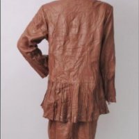 Естествена кожа  комплект М размер  180 лева пола и яке  полата е с талия80 см, снимка 2 - Комплекти - 35480416