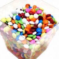 Захарни шоколадови дражета с млечен шоколад бонибон цветни бонбони копчета, снимка 1 - Други - 37065508