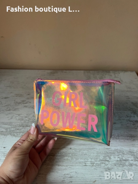 Несесер с холограмен ефект преливащ се розов цвят с надпис GIRL POWER на марката H&M 🩷🩷🩷, снимка 1