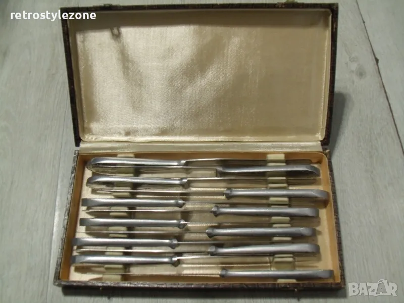 № 7805 стар комплект прибори   - ножчета - 12 броя   - с кутия   - метални   - печат / маркировка , снимка 1