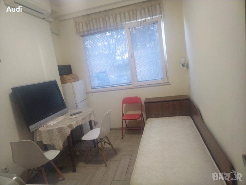 Собственик дава под наем обзаведена партерна боксионера. гв. Варна кв. Колхозен пазар Площад Лаврент, снимка 1