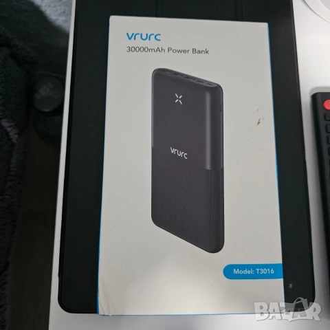 Външна батерия VRURC с капацитет 30000mAh, модел T3016. 