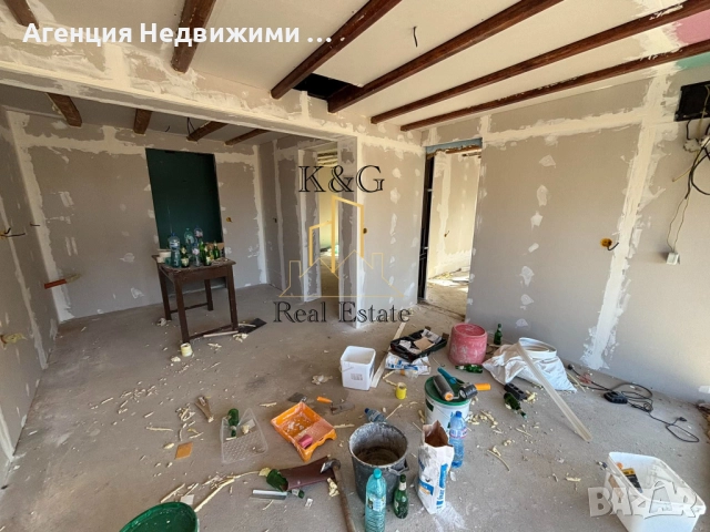 Двуетажна къща на гредоред в с. Топчии, снимка 3 - Къщи - 52273616