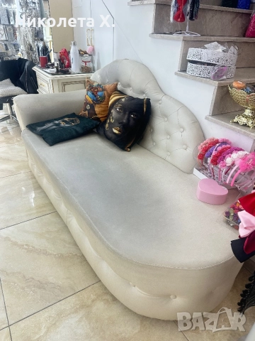 Бежов диван