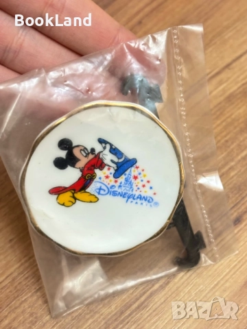 Мини порцеланова декоративна чинийка Disneyland Paris, Мики Маус , снимка 3 - Колекции - 52358419