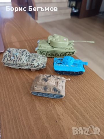 Лот Детски играчки танкове