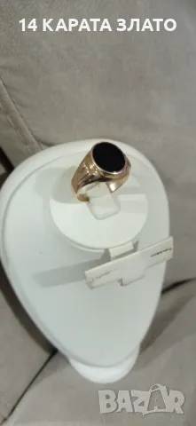 Златен пръстен,14 карата злато,пръстен с черен камък