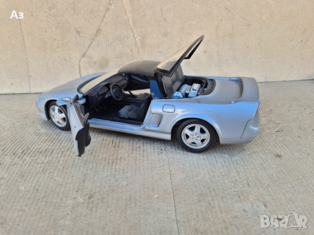Honda NSX 1:18 Revell сребрист Хонда НСХ Acura, снимка 5 - Колекции - 53877336