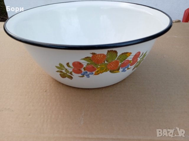 Стара емайлирана купа  не е ползвана