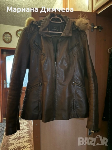 Бутиково дамско яке от естествена кожа с качулка и естествен пух, снимка 10 - Якета - 53240681