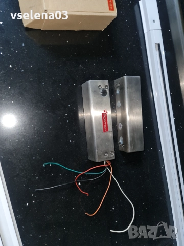 Магнитна брава за стъклена врата