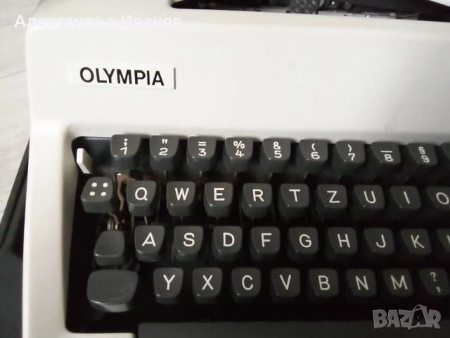  Германска пишеща машина OLYMPIA 1974 г., снимка 2 - Антикварни и старинни предмети - 52891654