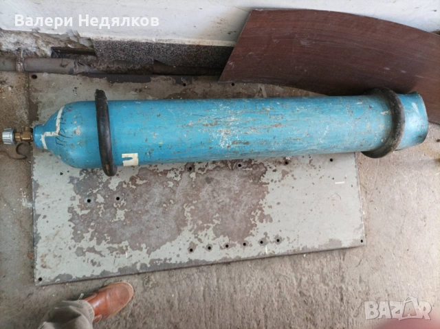 4 броя големи бутилки за кислород, аргон, СО2, азот, каргон