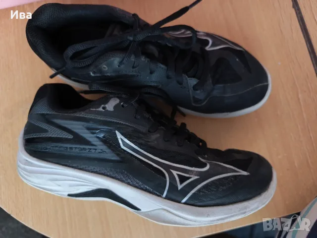 Маратонки Mizuno и шорти Hummel
