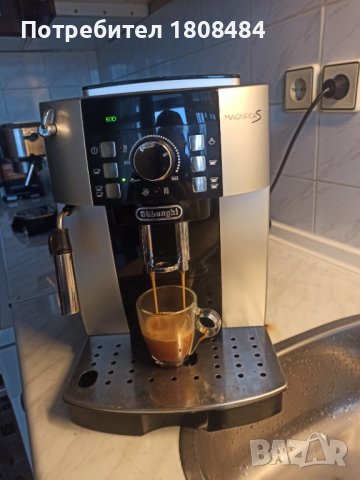 Кафеавтомат Делонги Магнефика S работи отлично и прави хубаво кафе с каймак и капучино 
