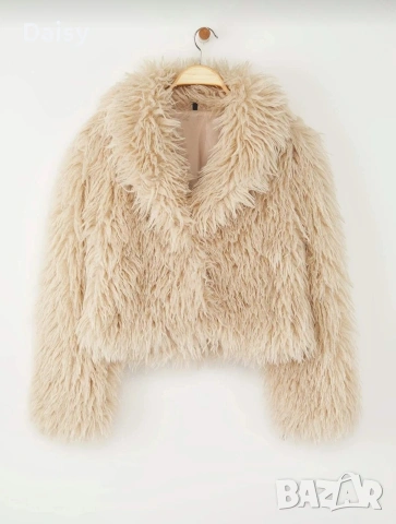 Бежаво,рошаво палто