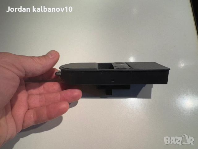 Копче или бутон за ел. стълкото на предна дясна врата на Opel Astra Zafira само за 15Eur. 13228709, снимка 3 - Части - 53308293