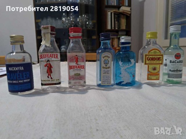 Мини бутилки за колекция от джин пластмасови