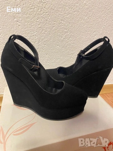 Дамски обувки на платформа