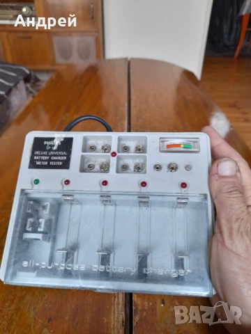 Зарядно за батерии Philips, снимка 3 - Антикварни и старинни предмети - 53963634