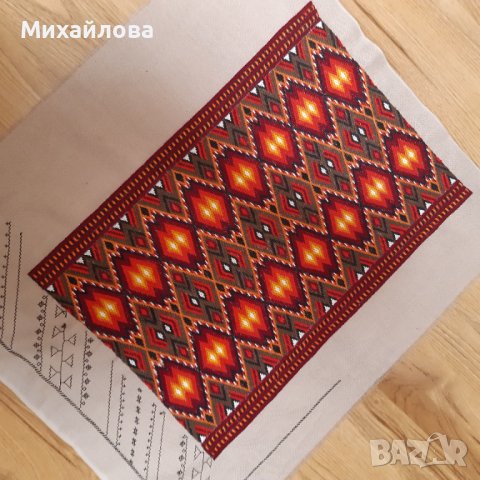 Ръчно бродирана възглавница, снимка 6 - Декорация за дома - 44498462