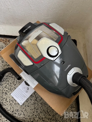 Прахосмукачка с Торба AmazonBasics B07D43B982 700W, с HEPA Филтър!, снимка 3 - Прахосмукачки - 52505864