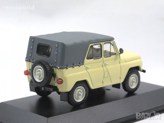УАЗ 469 1975 - мащаб 1:43 на IST Models моделът е нов в PVC дисплей-кейс, снимка 3 - Колекции - 35329892