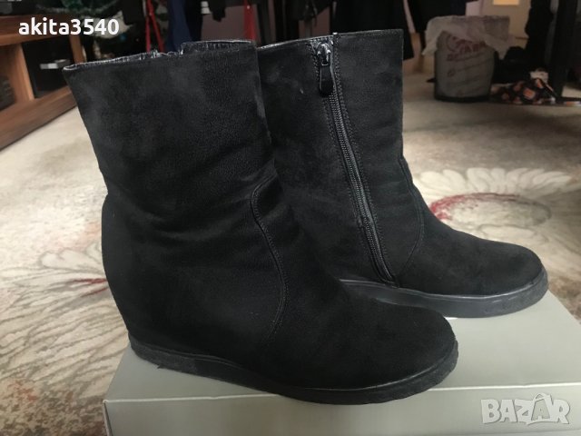 Черни велурени боти на платформа