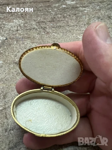 Кутийка малка инкрустирана с цветни конци и мъниста , снимка 4 - Други - 51413301