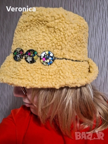 Шапки и шал-яки яки ръчно изработени, снимка 6 - Шапки - 52635618