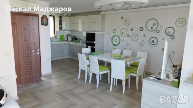 Триетажна жилищна сграда с дворно място и лятна кухня, снимка 8 - Къщи - 51545415